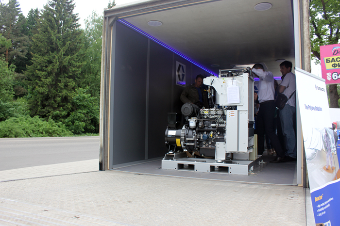 специалисты graco знакомят с новинками компании